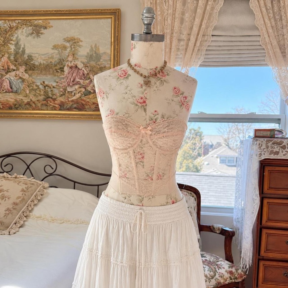 Cream lace corset  blush lace corset henson size 34b 90s era